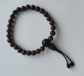 Mala 27 - garnet 7 mm