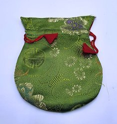 Woreczek na male - seledynowy w złote wzory