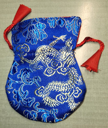 Woreczek na male - niebieski w złote smoki