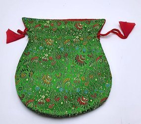 Woreczek na male - zielony w kolorowe wzory